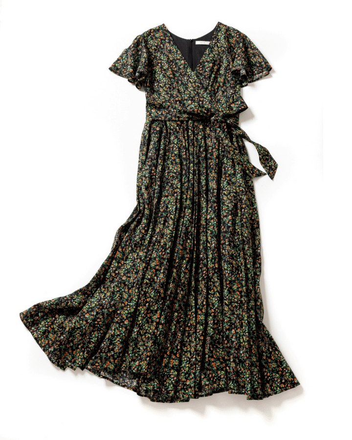 MARIHAのカシュクールワンピース カシュクール、共布ベルトですっきり見せ。着こなしやすい細かな花柄。4万1800円（マリハ）