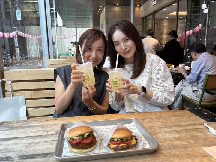 Shake Shackのハンバーガーとキューカンバーミントレモネード