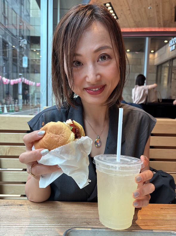 Shake Shackのハンバーガーとキューカンバーミントレモネード