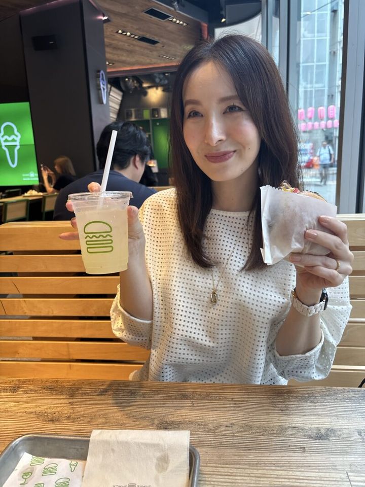Shake Shackのハンバーガーとキューカンバーミントレモネード