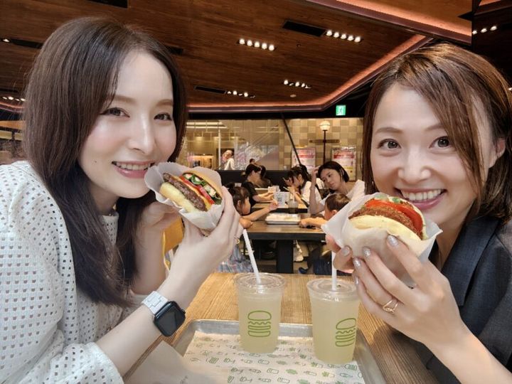 Shake Shackのハンバーガーとキューカンバーミントレモネード