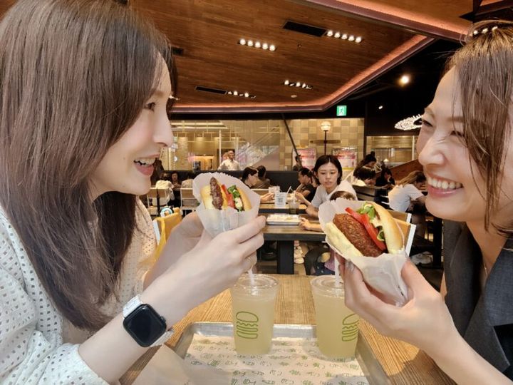 Shake Shackのハンバーガーとキューカンバーミントレモネード