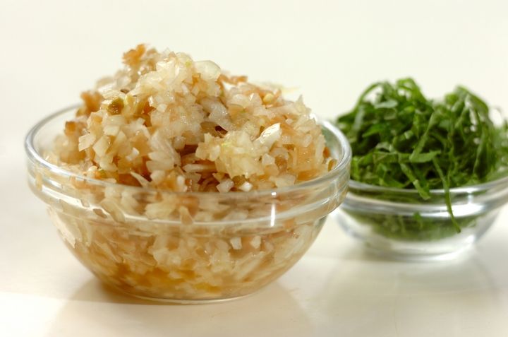 中華風トマトサラダの下準備1