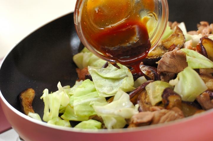 フライパンでつくるソース焼きそば 野菜たっぷり by保田 美幸さんの作り方2