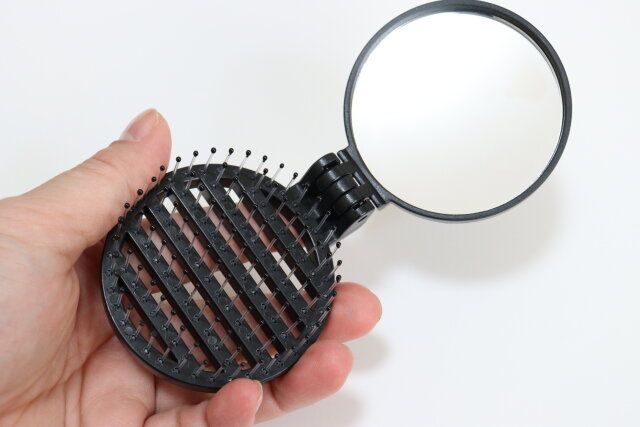 折りたたみヘアブラシ（鏡付） デザイン