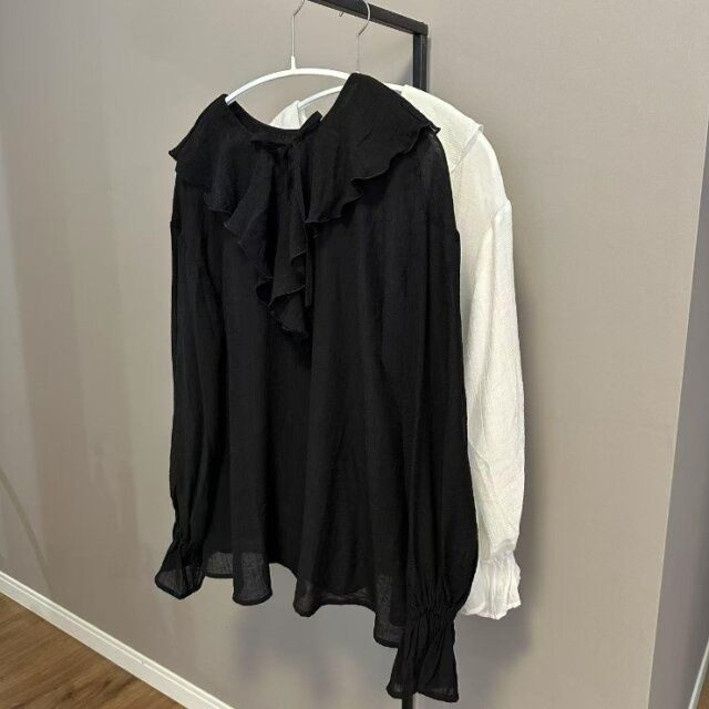 しまむらのシアーフリルブラウス