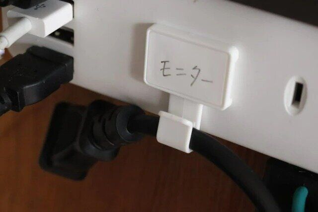 ダイソー コンセントキャップ（ケーブルタグ付、6個）