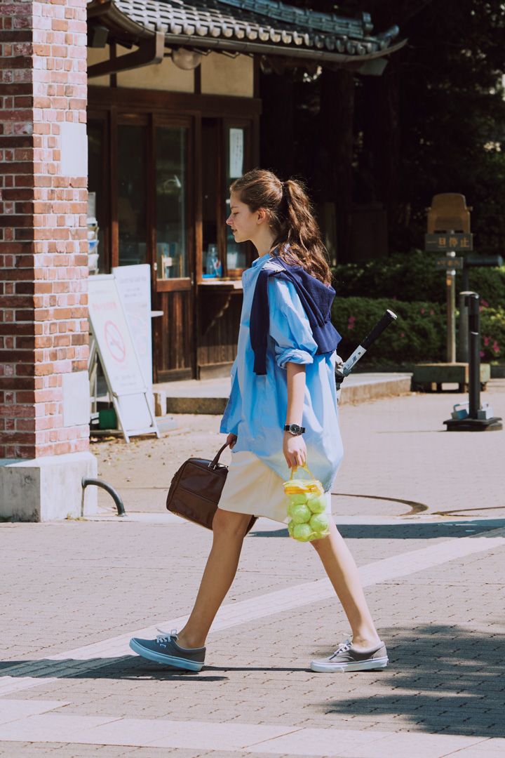 強い日差しや冷たいエアコンから身を守るため夏も薄手の長袖はマスト！【本日のFUDGE GIRL-7月24日】