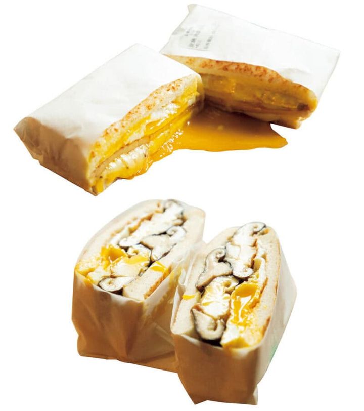 上：漬け込み豚ロースとチーズの焼きサンドイッチ（75元）。下：めずらしい肉厚のしいたけを挟んだサンドイッチ（65元）はベジタリアン向け。