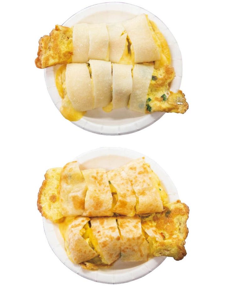 こちらのダンピンはチーズ入りがスタンダード。上：もちもちした米粉クレープで包んだダンピンはオリジナル（70元）。下：チーズ入りダンピン（60元）。