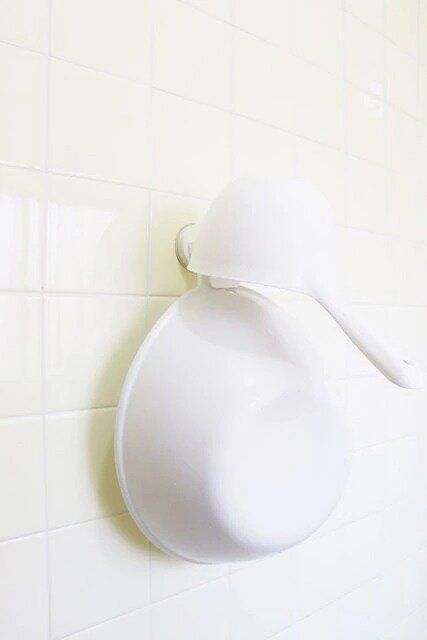 ダイソーの洗面器ホルダー（レバー式吸盤）3