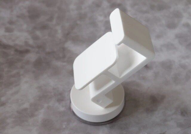 ダイソーの洗面器ホルダー（レバー式吸盤）1