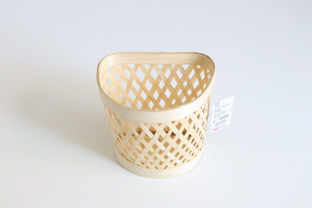 ダイソーのバンブーバスケット（半月型）1