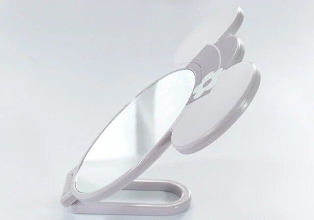 ダイソーのダイカットハンドミラー（ミニー）2