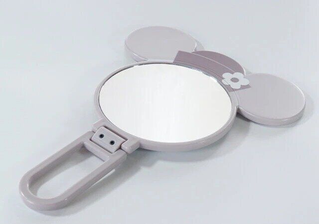 ダイソーのダイカットハンドミラー（ミニー）1