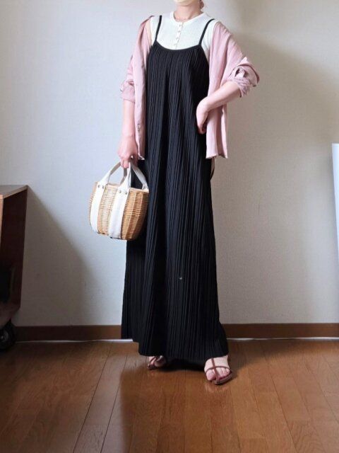 黒キャミワンピースコーデ2