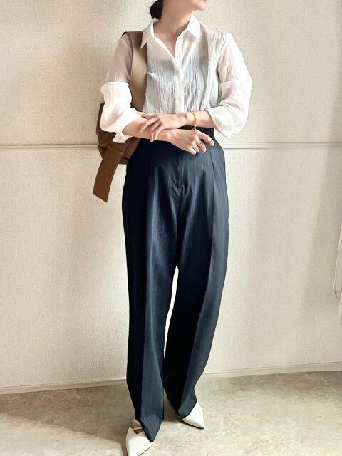 Style②きれいめパンツでつくる、涼感オフィススタイル