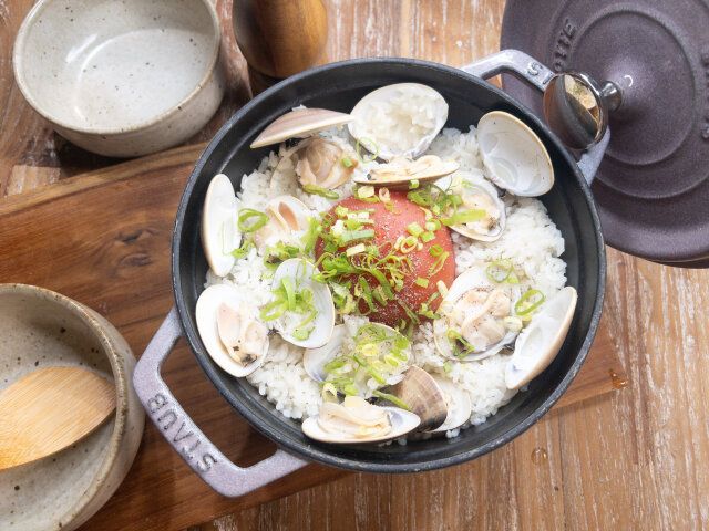 炊き上がったら10分蒸らし、ねぎを振って完成です。