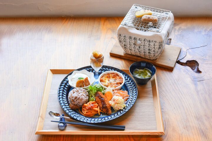 長崎県外海の潜伏キリシタンの里に佇む、かんころ餅カフェ「出津農楽舎」でランチ