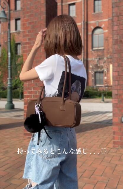 ワイドボストンバッグを着用したコーデ