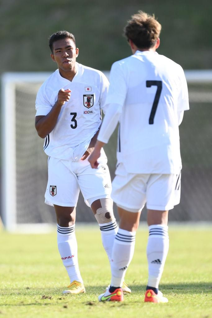 日本代表MF鈴木唯人はなぜ、一時期NIKEの「違うスパイク」を履いていたのか…本人に聞いてみた