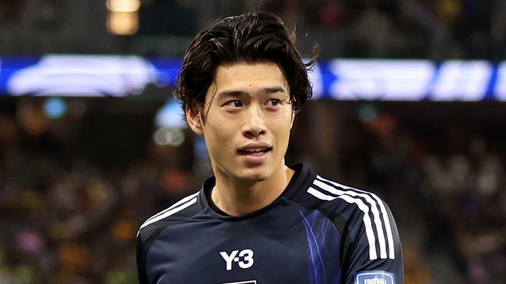 日本代表MF鈴木唯人はなぜ、一時期NIKEの「違うスパイク」を履いていたのか…本人に聞いてみた