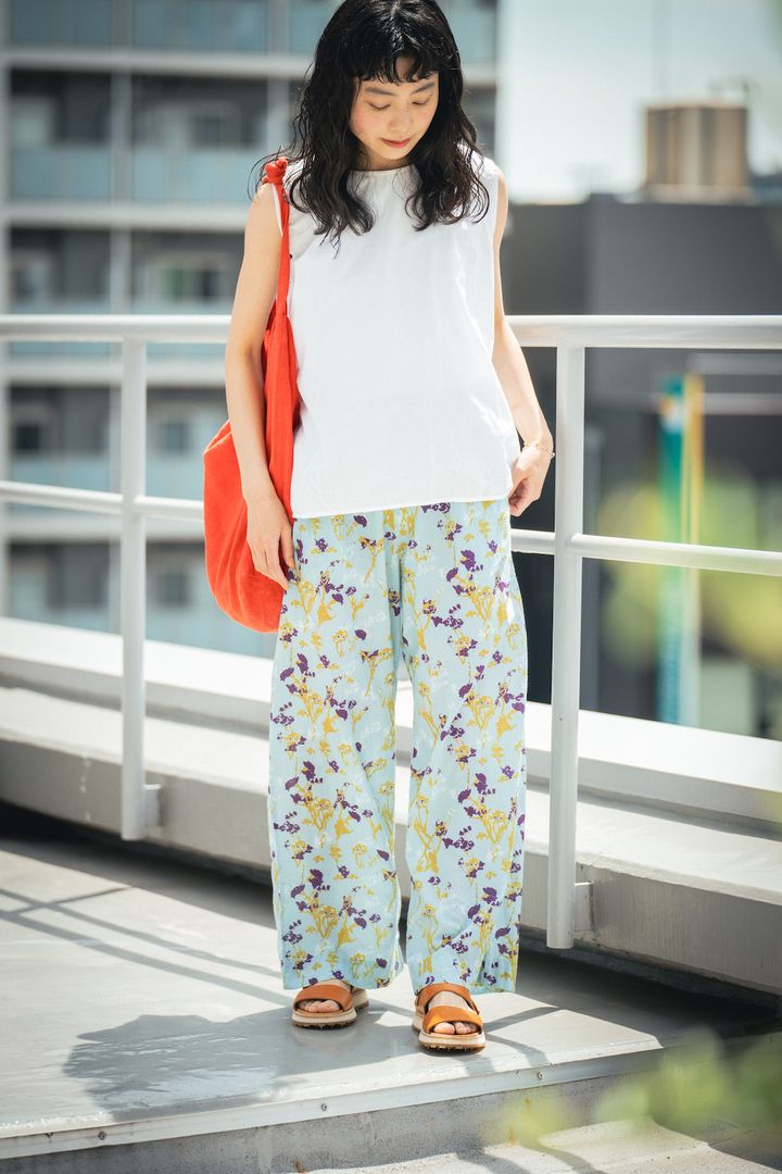 夏はブルーで涼しげに！柄パンツを大人っぽく着こなすには？【FUDGE FRIEND おしゃれさんの毎日コーディネート vol.560｜田中真里奈】