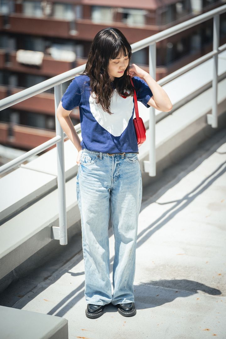 夏の定番“Tシャツ×ウォッシュデニム”があか抜ける、ひと工夫って？【FUDGE FRIEND おしゃれさんの毎日コーディネート vol.561｜大島花菜】