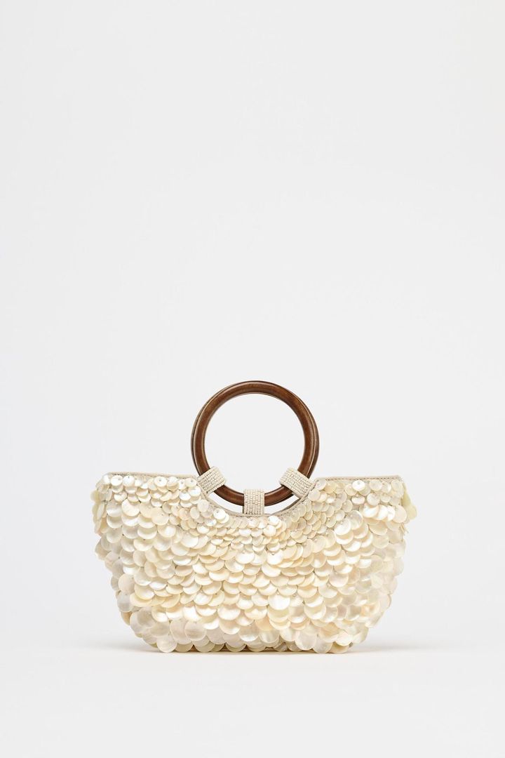 ZARA パール　アップリケバッグ　かごバッグ　木製ハンドル　貝殻装飾 ZARA】夏っぽさ満点の「主役級バッグ」 | TRILL【トリル】