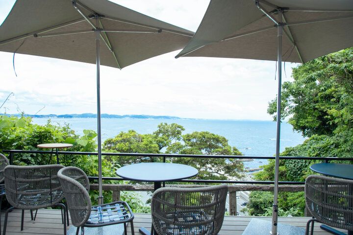 江ノ島の絶景テラスでひとやすみ♪海風が心地よいリゾートカフェ「UMITO café by n.」