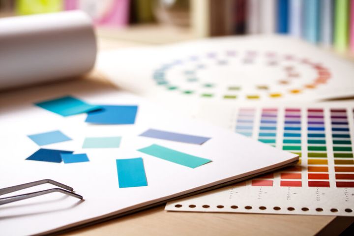 寒色系カラーを取り入れる