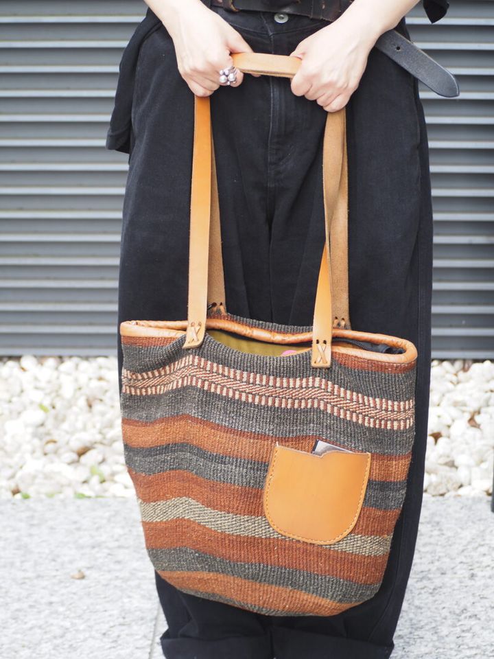 アフリカン雑貨店のバッグ