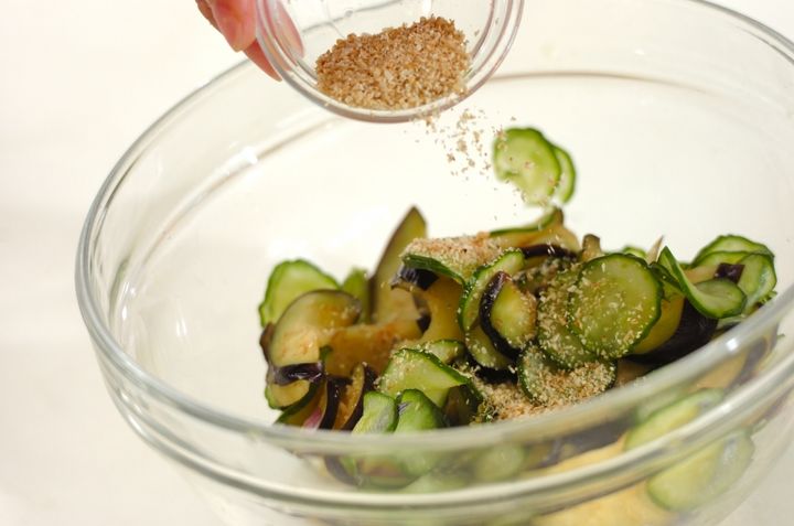 ナスとキュウリの塩もみの作り方2