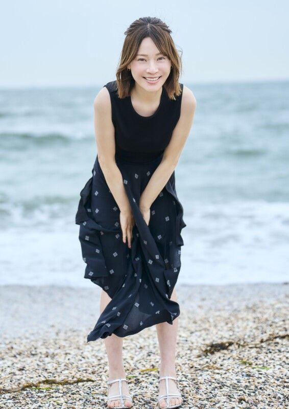 竹村真琴、“初の写真集”が発売！タンクトップ姿が話題