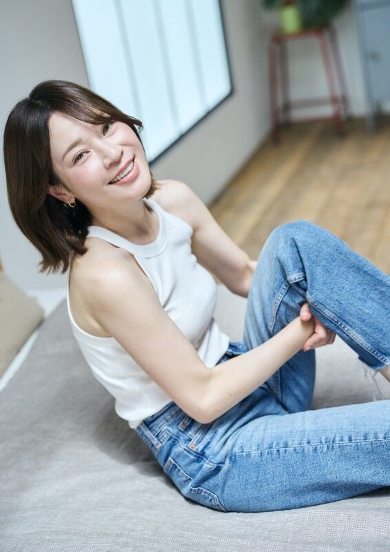 竹村真琴、“初の写真集”が発売！タンクトップ姿が話題