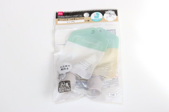 ダイソー 掛けられるつめ替えパウチ（ワンタッチタイプ、30ml、2個、シンプル） パッケージ