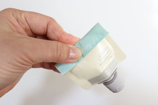 ダイソー 掛けられるつめ替えパウチ（ワンタッチタイプ、30ml、2個、シンプル） 使用例 使い切れる