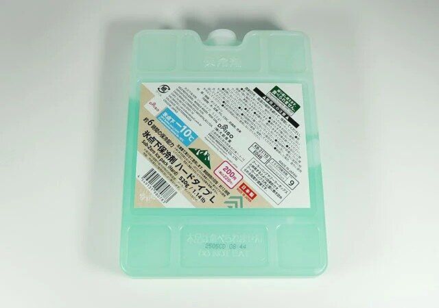 ダイソー 氷点下保冷剤（ハードタイプ、520g） パッケージ