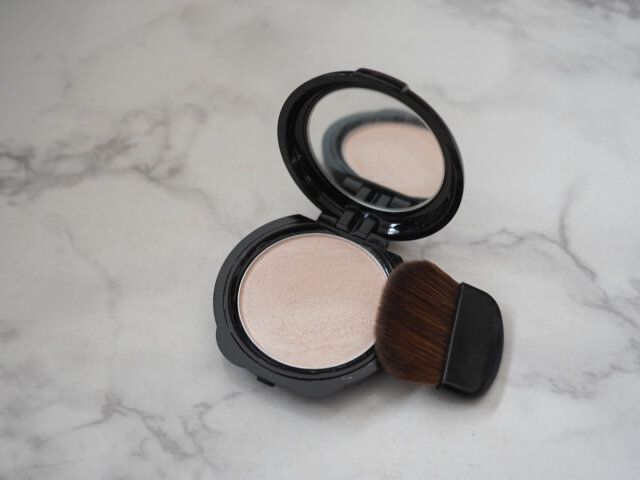 マナラ「ツヤパウダー」クリアシャンパン