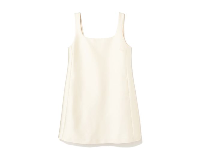 8月スタートのブランドによる、サテンのミニドレス