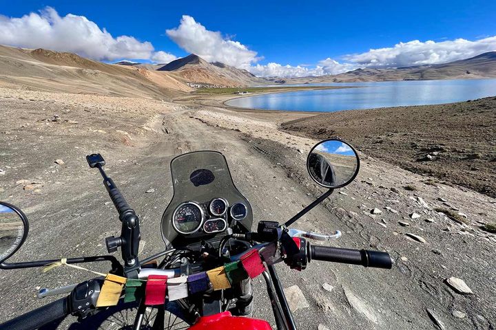 ラダック地方は標高3500mゆえ高山病と未舗装路のリスクがつきまとう冒険ルートだ