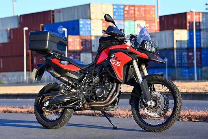F800GSの購入理由は、以前乗っていたF800Sエンジン特性が気に入っていたからで、身長180cmのはるかさんにはGSの車格がちょうどいい