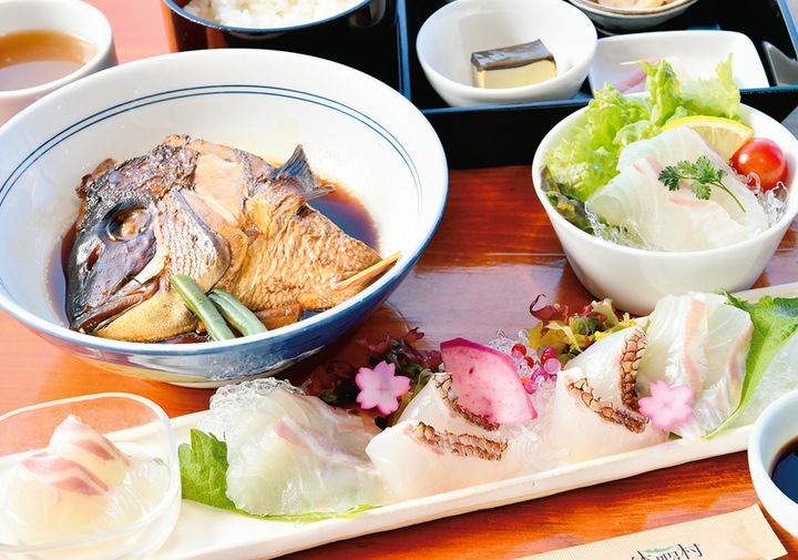 桜も満開！春の紀伊国で桜鯛＆ご当地麺｜多聞恵美ルポ／和歌山県・和歌山市