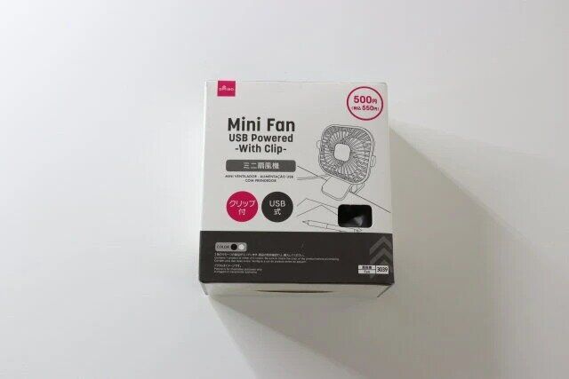 ダイソー ミニ扇風機（USB式、クリップ付） パッケージ