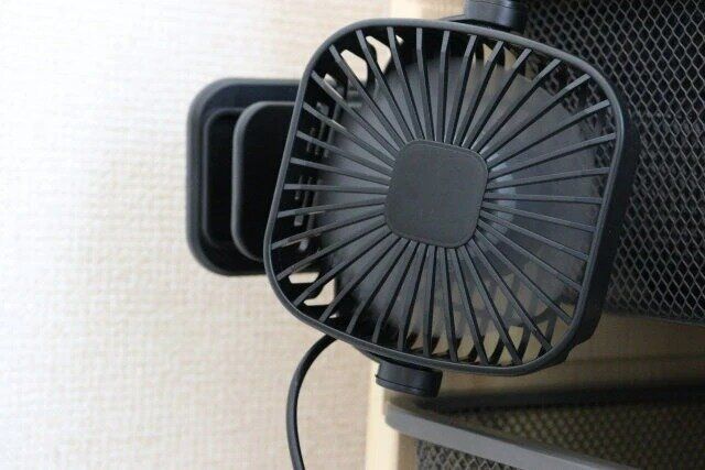 ダイソー ミニ扇風機（USB式、クリップ付）