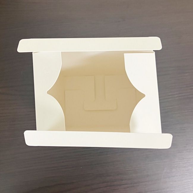 箱ごと「ポイッ」で手間いらず！ 生理用品の処理も簡単に→【3COINS】の超便利アイテムとは！？