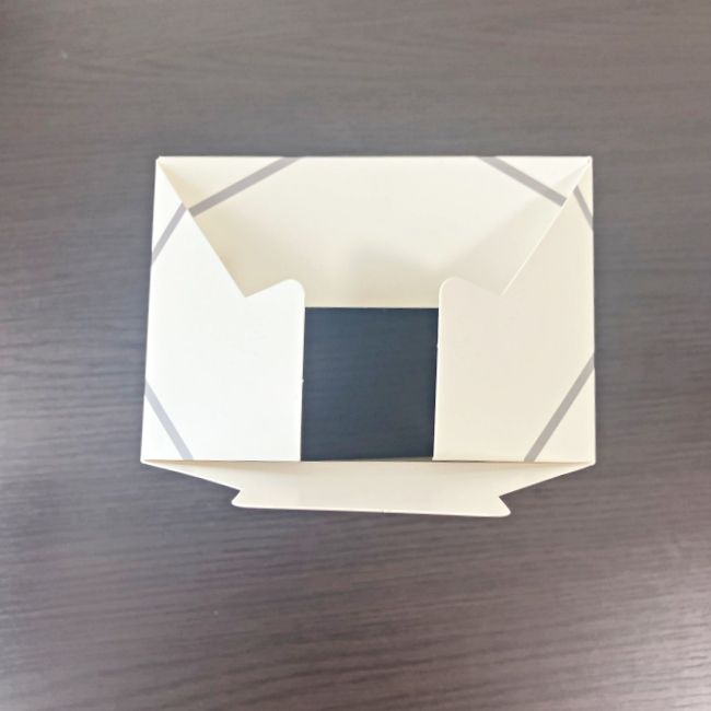 箱ごと「ポイッ」で手間いらず！ 生理用品の処理も簡単に→【3COINS】の超便利アイテムとは！？