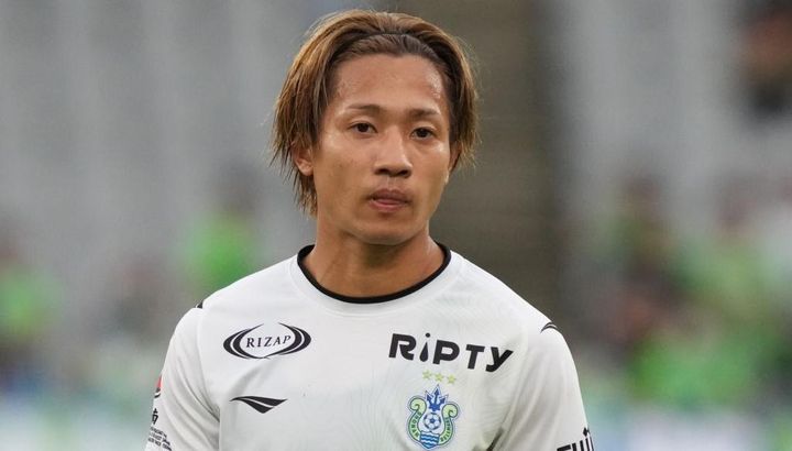 24歳日本人FW、人口5万4000人の小さな島で欧州公式戦デビュー！大卒ルーキーも2試合連続途中出場