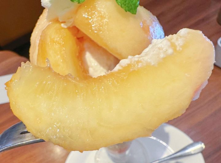 ジューシーな桃がたっぷり