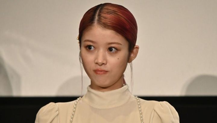 新潟出身の女優がJリーグチームのユニフォーム姿を公開！「かわいい」「新潟のユニ似合う」とファン歓喜